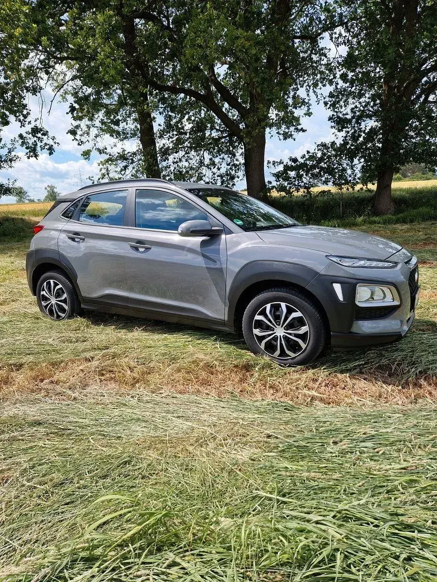 Gebraucht Hyundai Kona Trend 120 PS (88 kW) 2020 Grau SUV