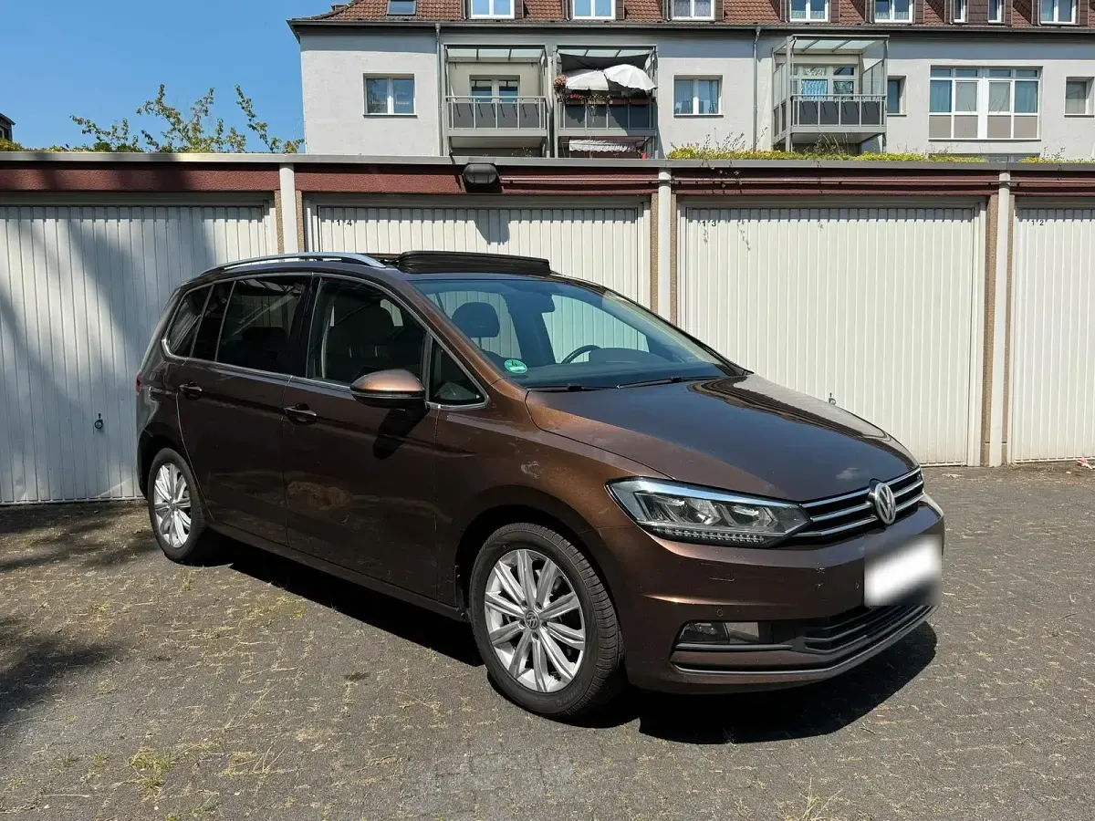 Gebraucht VW Touran Highline 150 PS (110 kW) 2016 Braun Van / Kleinbus