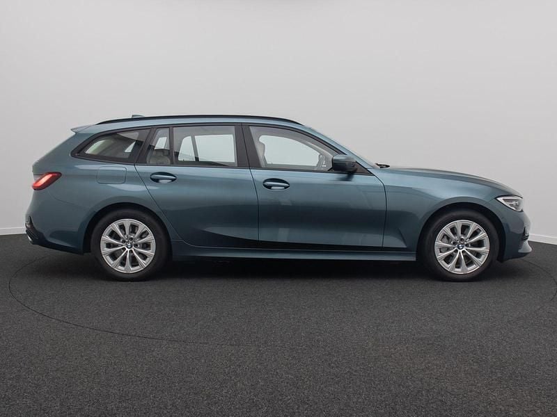 Gebraucht BMW 330e Sport Line 292 PS (214 kW) 2021 Blau Kombi