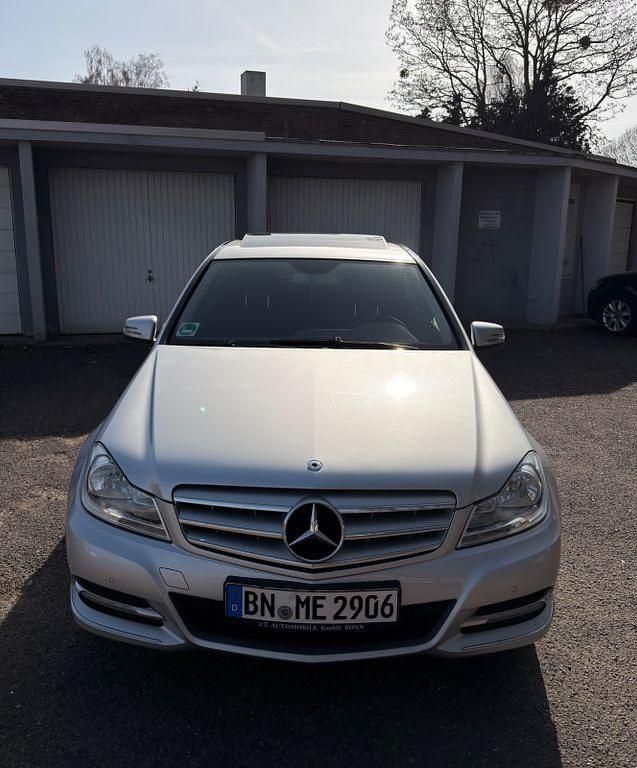 Gebraucht Mercedes C180 Elegance 156 PS (114 kW) 2012 Silber Limousine