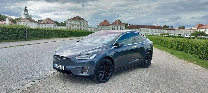 Grau Gebraucht 2020 Tesla Model X Performance SUV | 47.900 € - Bild 1/4
