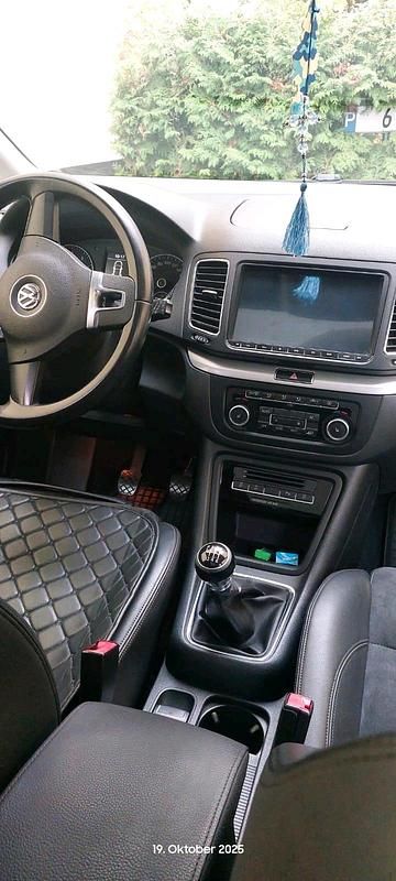 Second-hand VW Sharan 110 CP (80 kW) 2011 Albastru Monovolum