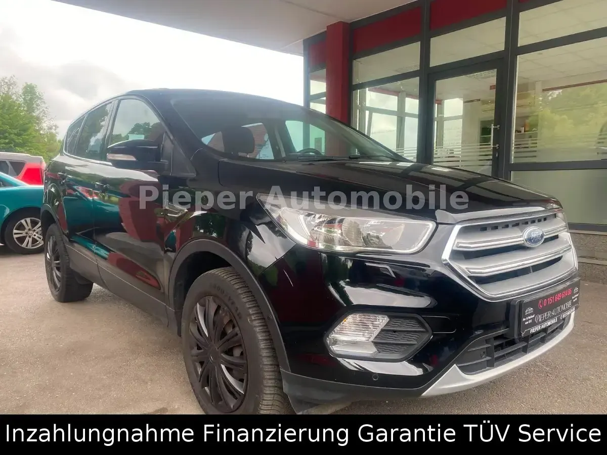 Gebraucht Ford Kuga Trend 120 PS (88 kW) 2019 Schwarz SUV