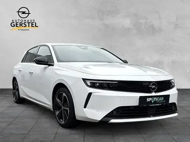 Gebraucht Opel Astra Elegance 131 PS (96 kW) 2024 Arktis weiss Kleinwagen