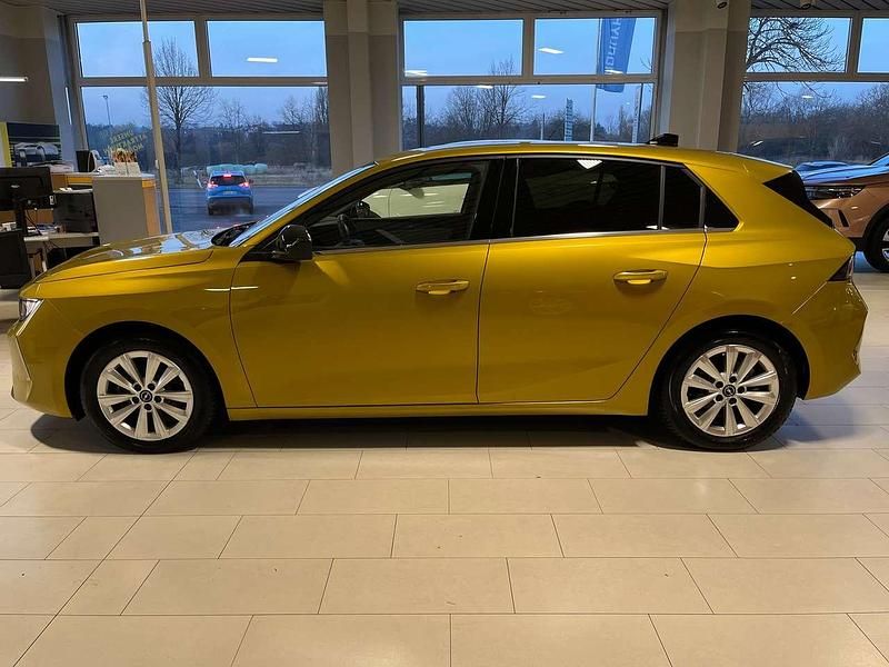 Gebraucht Opel Astra Elegance 110 PS (80 kW) 2022 Kult gelb Kleinwagen