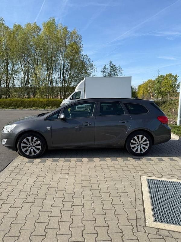 Gebraucht Opel Astra Edition 160 PS (117 kW) 2012 Grau Kombi