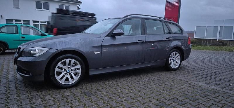 Gebraucht BMW 318 171 PS (125 kW) 2007 Grau Kombi
