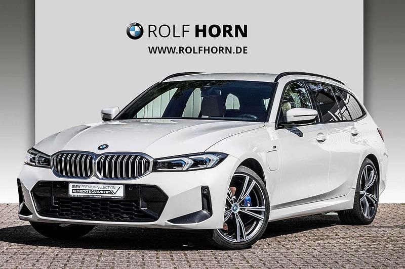 Weiß Gebraucht 2024 BMW 330e Sport Line Kombi | 38.380 € (Fairer Preis) - Bild 1/4