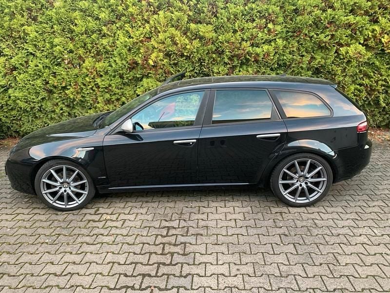 Schwarz Gebraucht 2007 Alfa Romeo 159 Distinctive Kombi | 3.330 € (Etwas zu teuer) - Bild 1/4