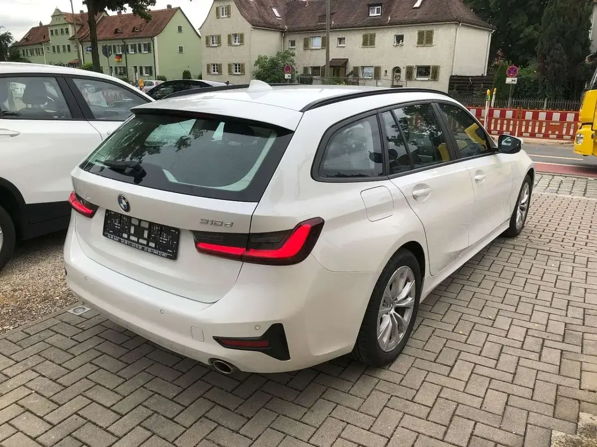Gebraucht BMW 318 Advantage 150 PS (110 kW) 2022 Mineralweiss Kombi