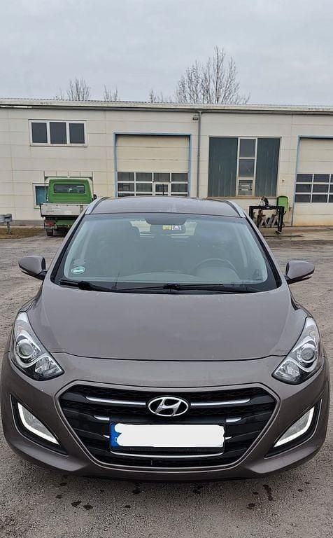 Gebraucht Hyundai i30 Trend 110 PS (80 kW) 2015 Grau Kombi
