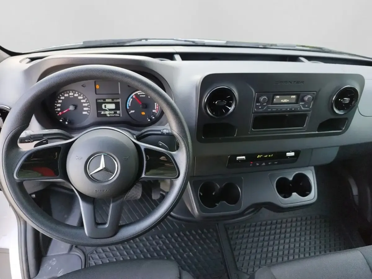 Gebraucht Mercedes E-Sprinter 62 kW (85 PS) 2024 Arktikweiß Van