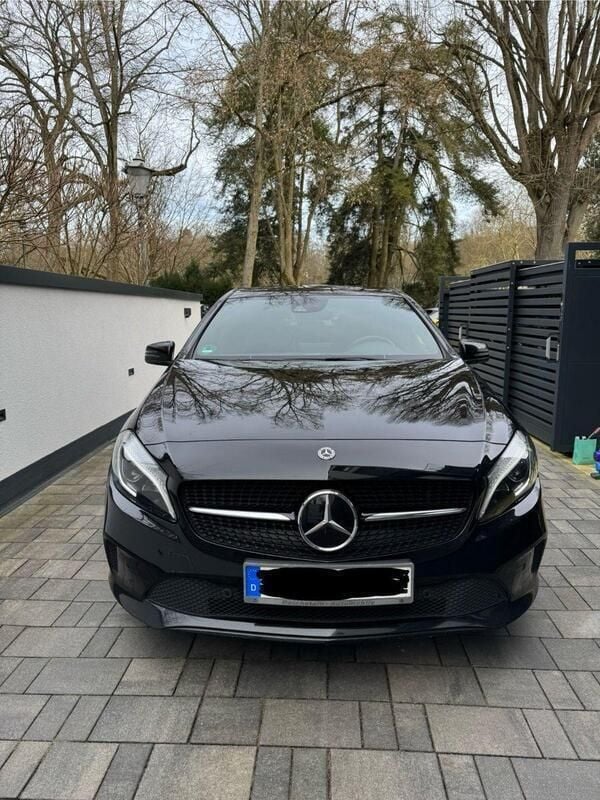 Schwarz Gebraucht 2017 Mercedes A220 Kombi | 15.700 € (Guter Preis) - Bild 1/4