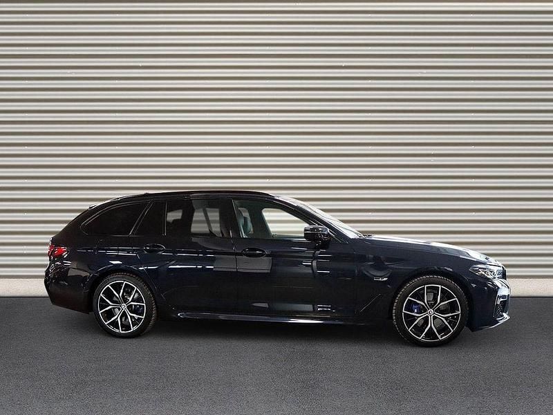 Gebraucht BMW 530e Efficient Dynamics 292 PS (214 kW) 2023 Carbonschwarz Kombi