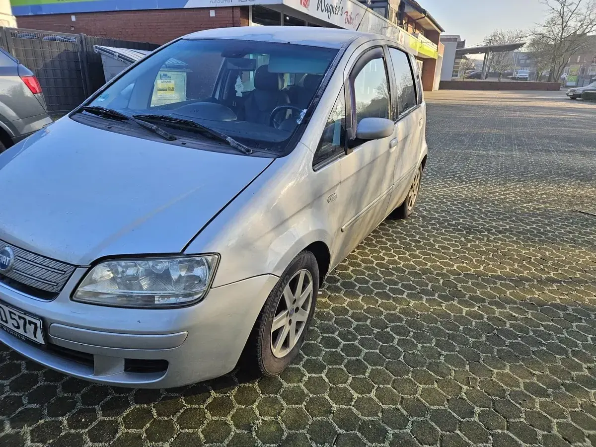 Gebraucht Fiat Idea 95 PS (69 kW) 2007 Silber Van / Kleinbus