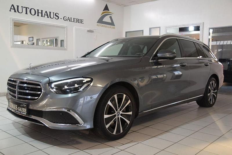 Grau Gebraucht 2022 Mercedes E300 Limousine | 28.788 € (Superpreis) - Bild 1/4