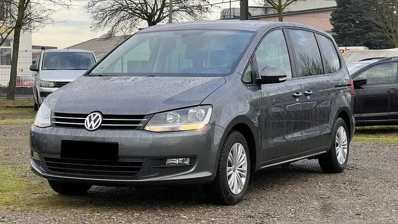 Gebraucht VW Sharan Trendline 150 PS (110 kW) 2018 Grau indiumgrau metallic Van / Kleinbus