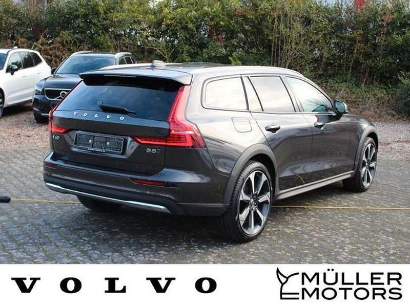 Gebraucht Volvo V60 CC Ultimate 250 PS (183 kW) 2024 Grau Kombi