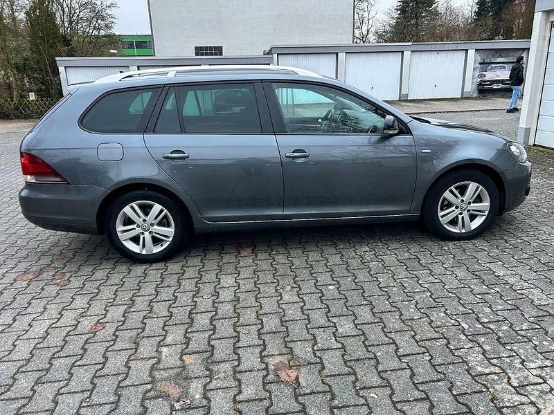 Gebraucht VW Golf VII Comfortline 105 PS (77 kW) 2012 Grau Kombi