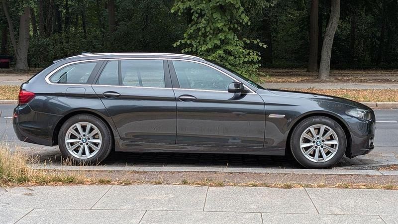 Grau Gebraucht 2017 BMW 520 Sport Line Kombi | 20.500 € (Superpreis) - Bild 1/4
