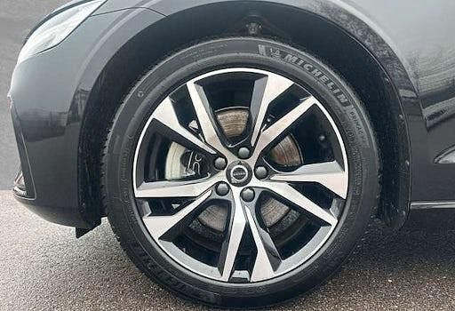 Gebraucht Volvo V60 Plus 197 PS (144 kW) 2025 Onyx schwarz Kombi