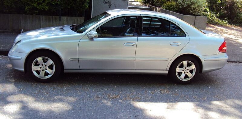 Silber Gebraucht 2004 Mercedes E200 Classic Limousine | 2.999 € (Superpreis) - Bild 1/4
