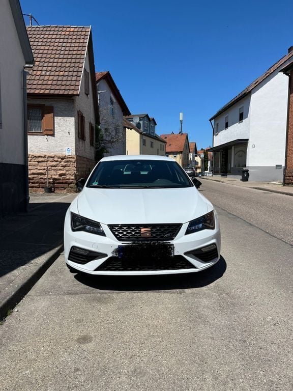 Weiß Gebraucht 2020 Cupra Leon Limousine | 22.599 € (Guter Preis) - Bild 1/4