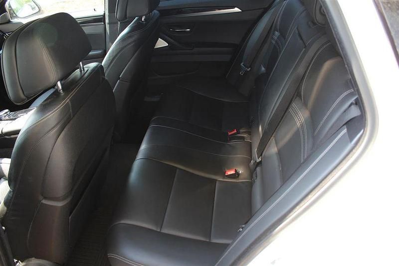 Gebraucht BMW 550 M Sport 381 PS (280 kW) 2015 Weiß Limousine