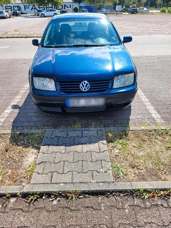 Blau Gebraucht 2005 VW Bora Limousine | 2.500 € (Fairer Preis) - Bild 1/4