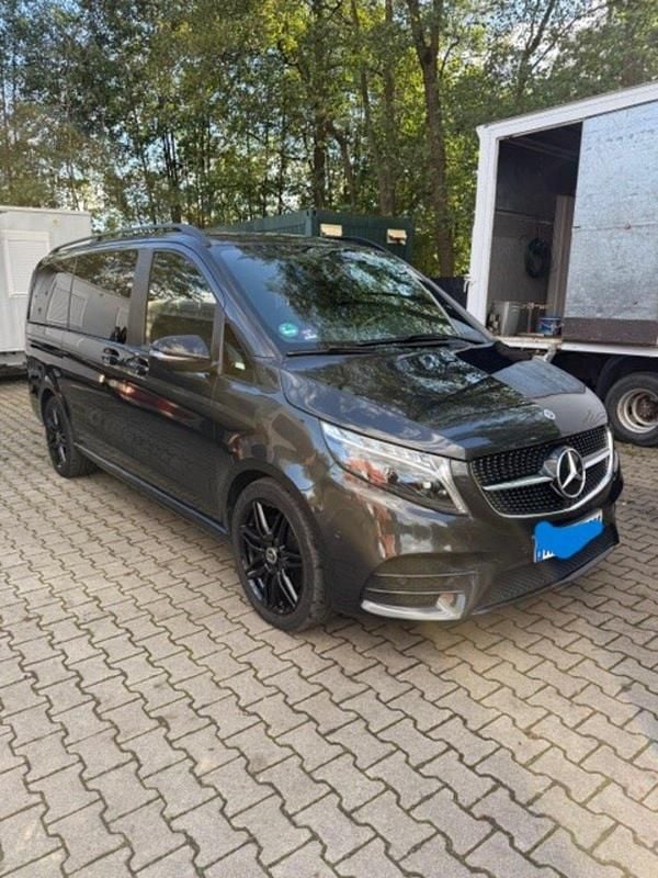 Schwarz Gebraucht 2022 Mercedes V300 Edition Van / Kleinbus | 55.000 € (Superpreis) - Bild 1/4