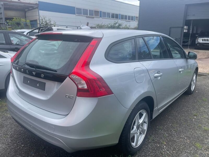 Gebraucht Volvo V60 120 PS (88 kW) 2018 Silber Kombi