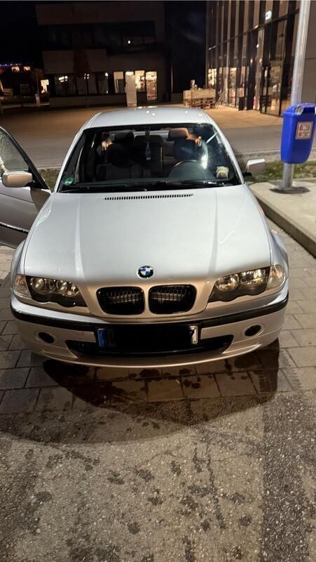 Silber Gebraucht 2001 BMW 325 Limousine | 4.100 € (Fairer Preis) - Bild 1/4