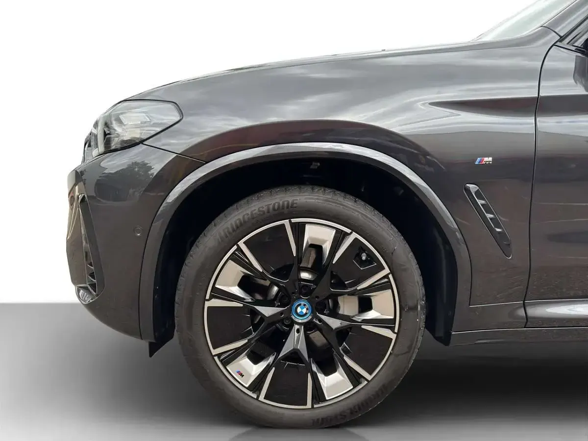 Gebraucht BMW iX3 Sport Line 210 kW (286 PS) 2024 Grau SUV