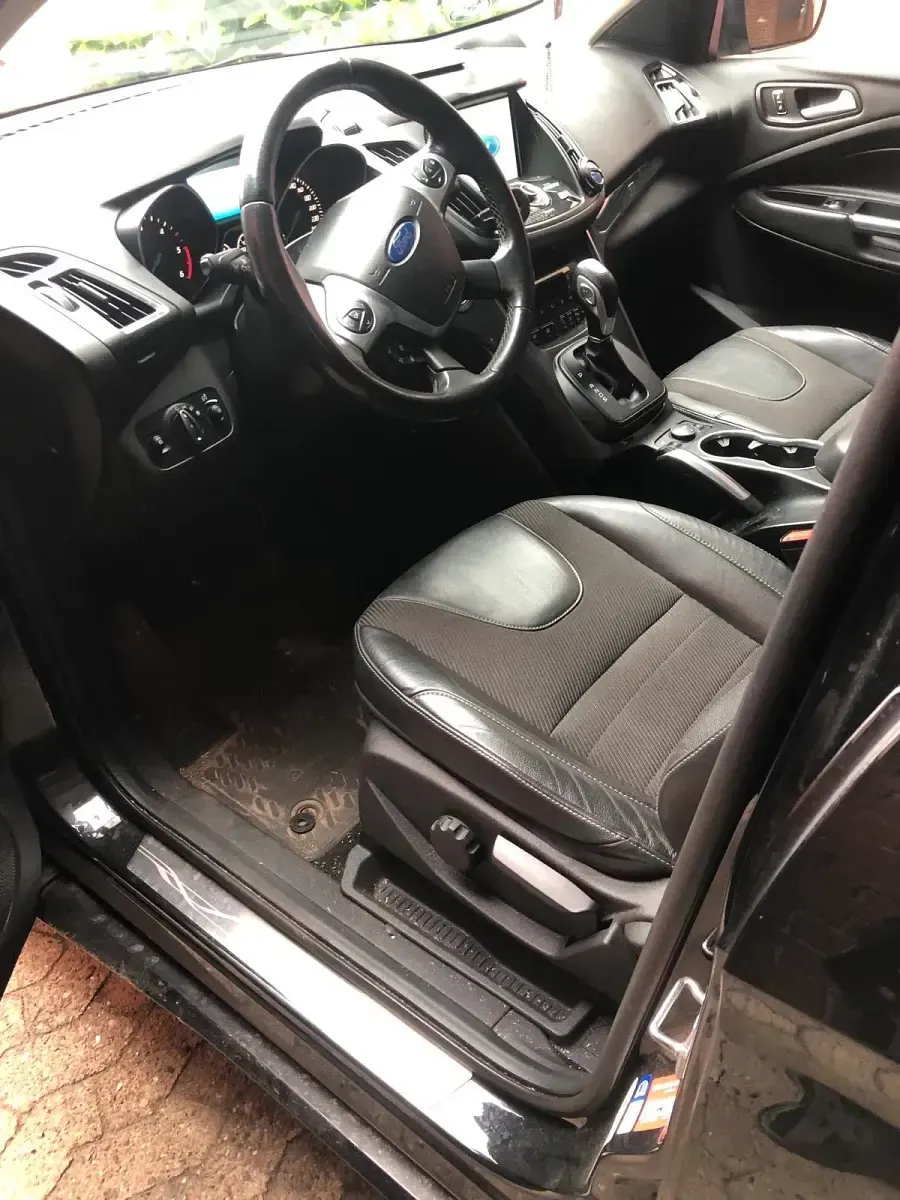 Gebraucht Ford Kuga Individual 179 PS (131 kW) 2016 Schwarz SUV
