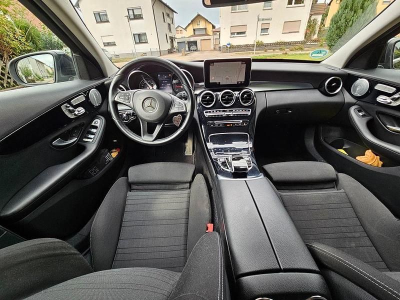 Schwarz Gebraucht 2016 Mercedes C220 Avantgarde Limousine | 15.900 € (Superpreis) - Bild 1/4