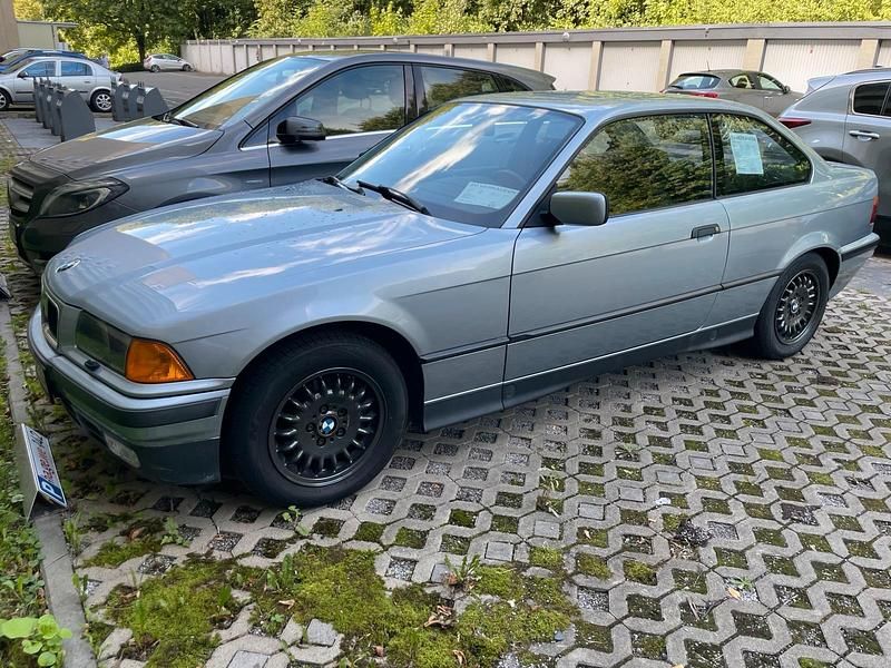 Silber Gebraucht 1992 BMW 325 Coupé | 8.999 € - Bild 1/4