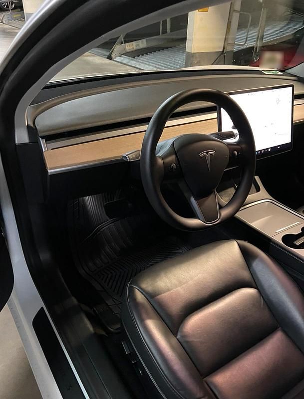 Second-hand Tesla Model 3 366 kW (498 CP) 2021 Alb Berlinǎ