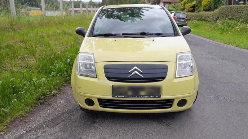 Andere außenfarben Gebraucht 2007 Citroën C2 Kleinwagen | 1.100 € - Bild 1/4