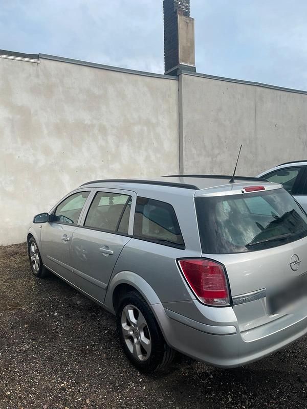 Gebraucht Opel Astra 105 PS (77 kW) 2006 Silber Kombi