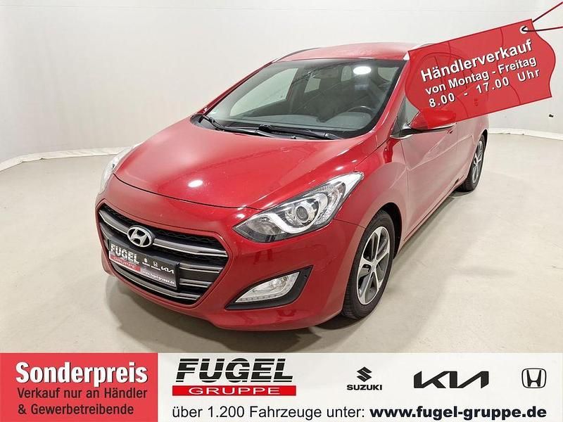 Fiery red / met Gebraucht 2017 Hyundai i30 Passion Kombi | 6.999 € (Superpreis) - Bild 1/4