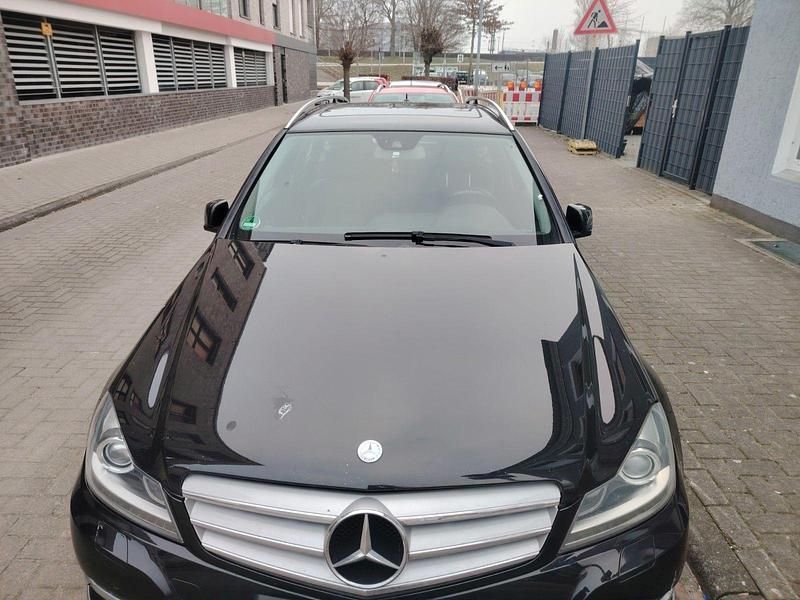 Gebraucht Mercedes C300 231 PS (169 kW) 2011 Schwarz Kombi