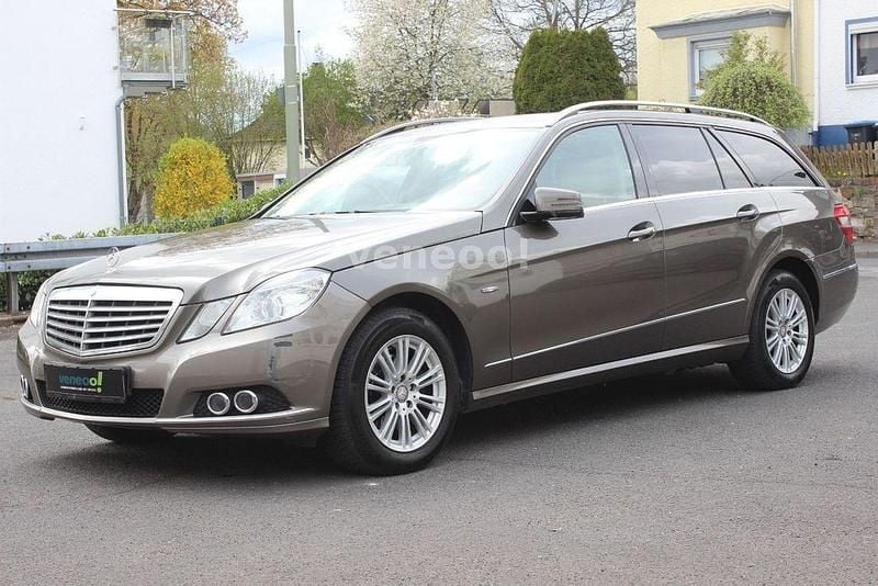 Gebraucht Mercedes E220 Elegance 170 PS (125 kW) 2010 Grau Kombi
