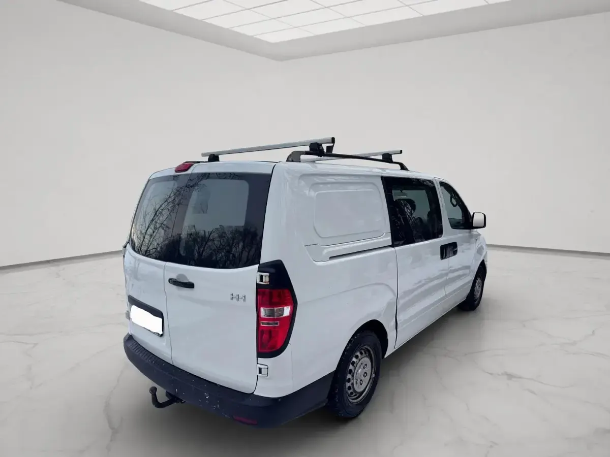 Gebraucht Hyundai H-1 116 PS (85 kW) 2011 Weiß Van / Kleinbus