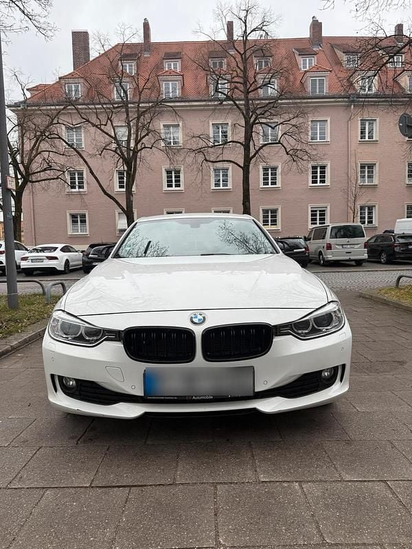 Gebraucht BMW 320 Comfort Edition 184 PS (135 kW) 2012 Weiß Limousine