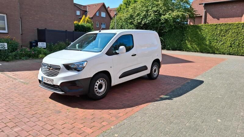 Weiß Gebraucht 2022 Opel Combo Van / Kleinbus | 11.700 € (Guter Preis) - Bild 1/2