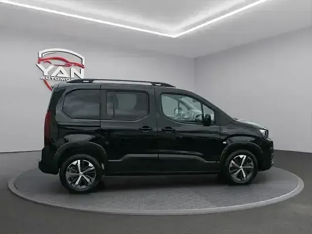 Gebraucht Peugeot Rifter GT-line 131 PS (96 kW) 2023 Schwarz Van / Kleinbus