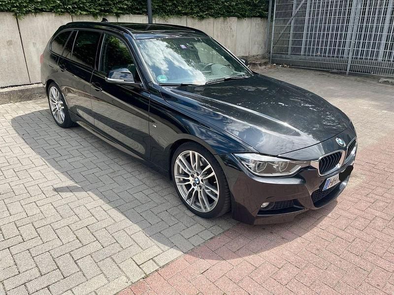 Schwarz Gebraucht 2016 BMW 330 M Sport Kombi | 21.100 € (Fairer Preis) - Bild 1/4