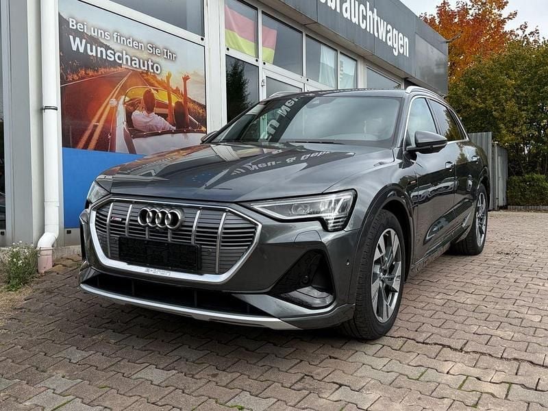 Grau Gebraucht 2020 Audi e-tron S-Line SUV | 34.200 € (Guter Preis) - Bild 1/4