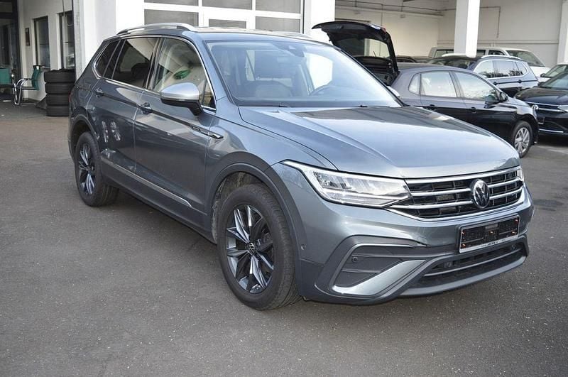 Grau Gebraucht 2022 VW Tiguan Allspace Life SUV | 22.990 € (Fairer Preis) - Bild 1/4
