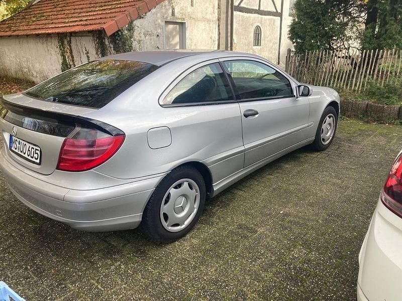 Silber Gebraucht 2001 Mercedes C180 Coupé | 1.200 € (Fairer Preis) - Bild 1/4